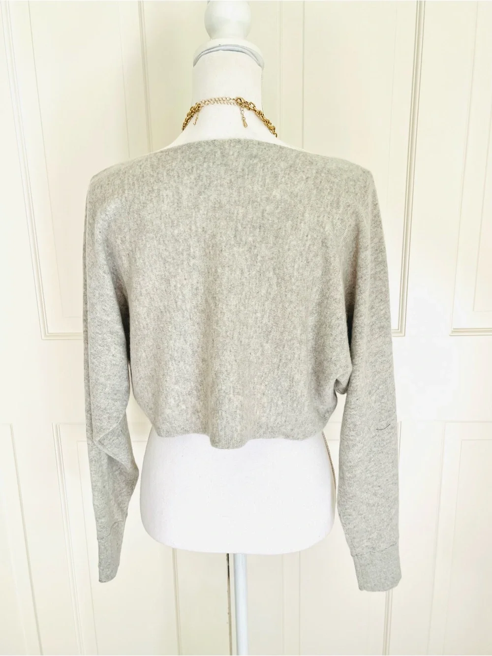Club Monaco 100% cashmere light gray cropped sweater M NWOT